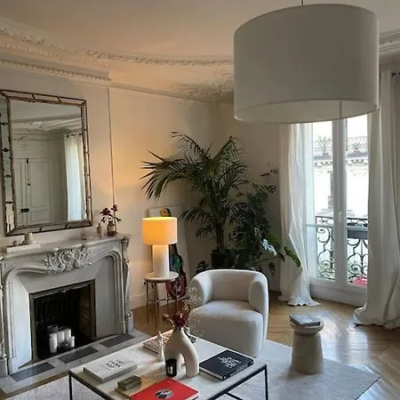 Elegant Opera Apartment Paris
